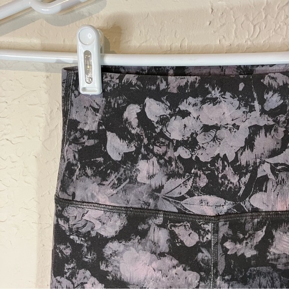 LULULEMON Align Pant II 28” in Floral Illusion Ice Grey Multi - Picture 6 of 10
